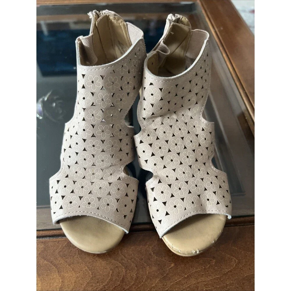 Rachel‎ Shoes TOE BOOTIE SIZE 12 BEIGE CHEVRON